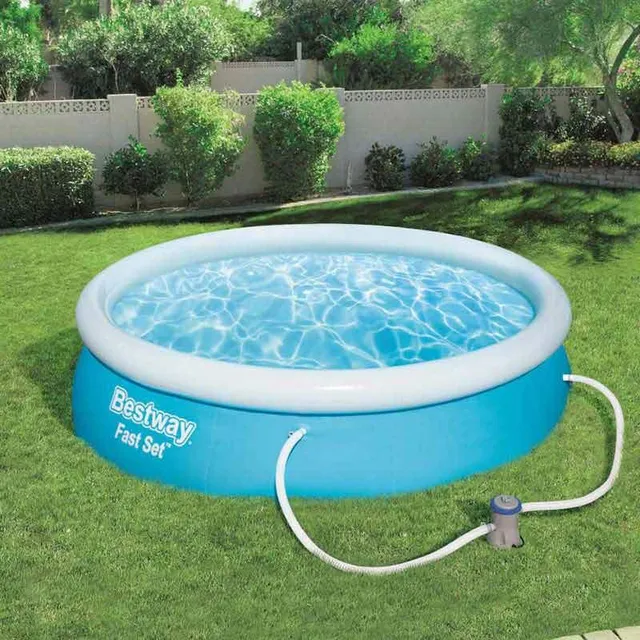 Le mini piscine per giardini piccoli sono comode per rinfrescarsi e fare giocare i bambini - Idea Leroy Merlin