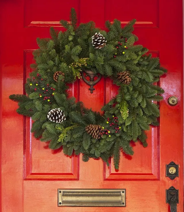 Il Natale inizia ancor prima di entrare in casa – foto elledecor.com