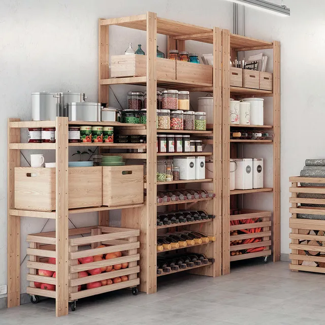 Scaffali e contenitori di legno sono perfetti per organizzare il garage – foto Leroy Merlin