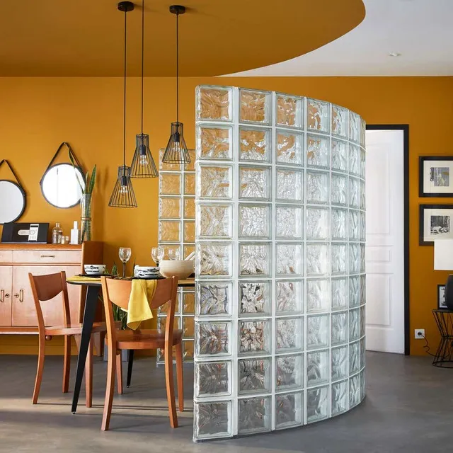 Il vetrocemento è ideale per dividere gli ambienti senza muri - Idea Leroy Merlin
