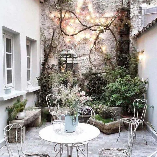 Giardino in stile vintage contemporaneo - hellolovelystudio.com