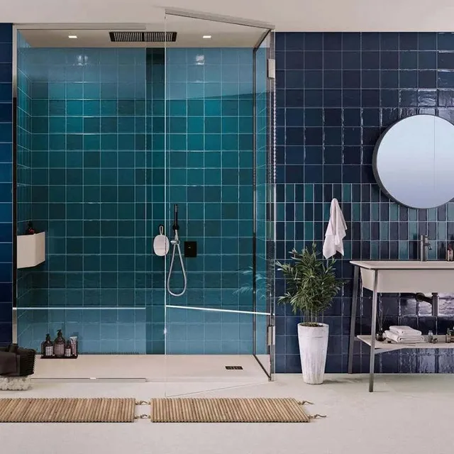 Colore indaco scuro e chiaro, per un bagno in stile wellness - Idea Leroy Merlin