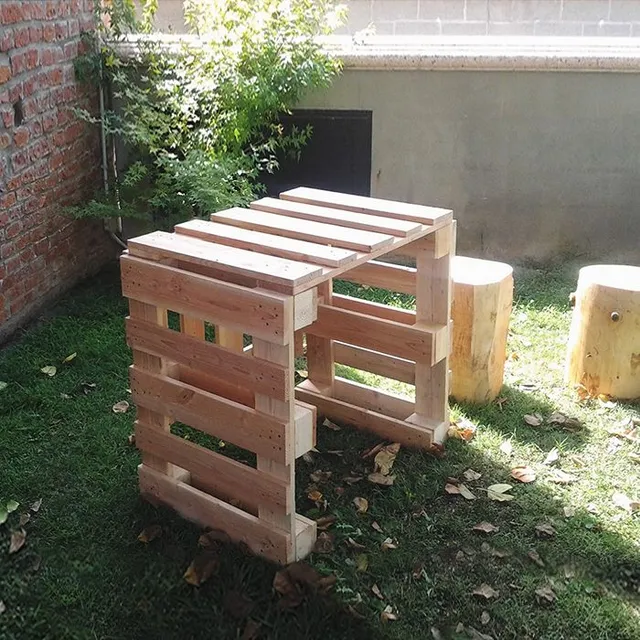Un tavolino da giardino: realizzalo con i pallet