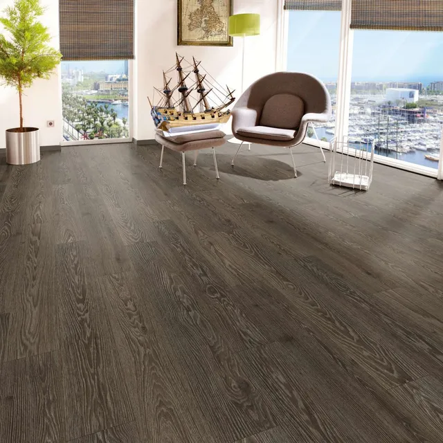 Come arredare una casa con il parquet scuro 