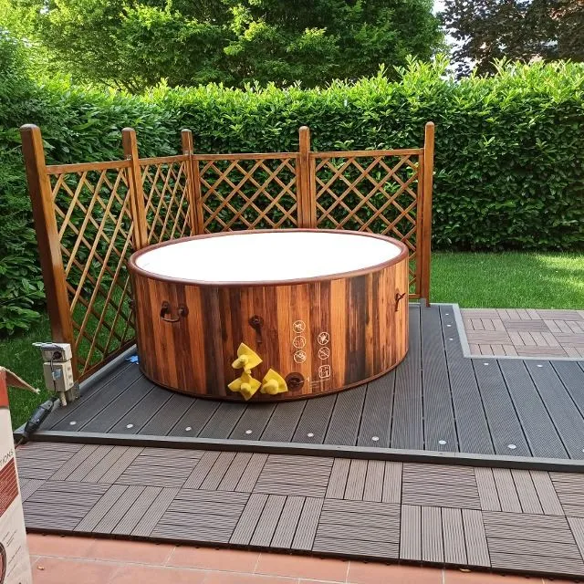 Piscina SPA in giardino con luci led
