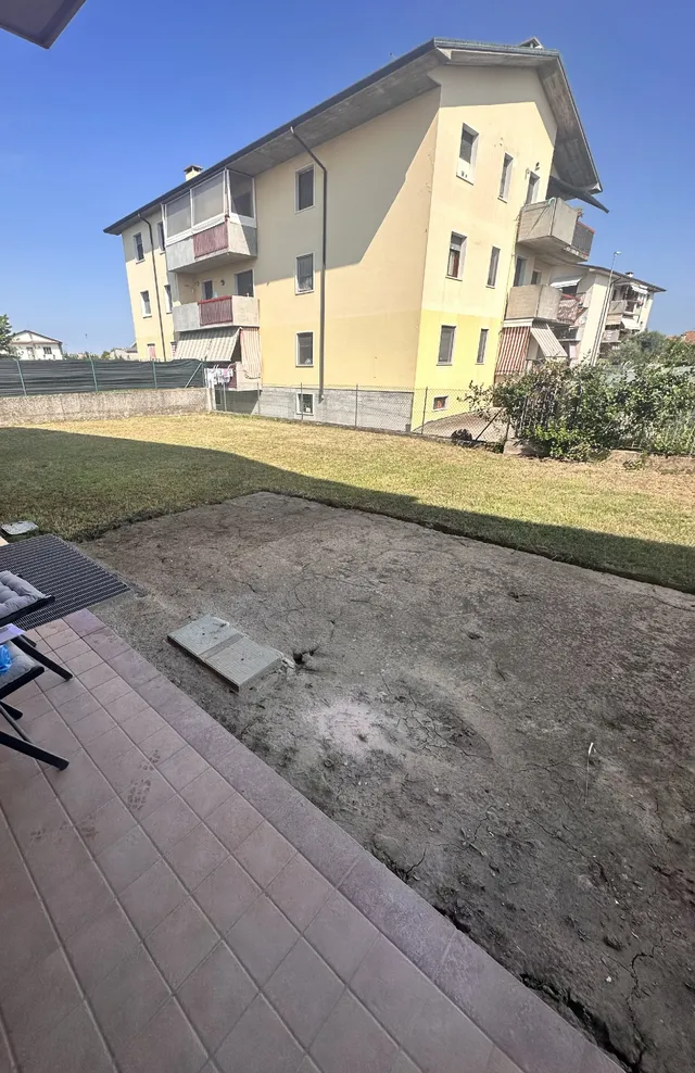 Ho eliminato un pavimento con mattonelle dal giardino e ora