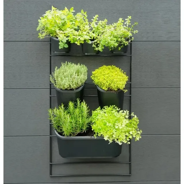 La fioriera verticale Nature set è perfetta per la collezione di erbe aromatiche – foto Leroy Merlin