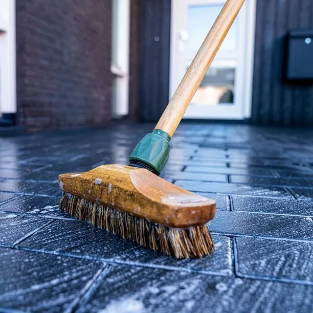 Se le piastrelle sono di ceramica porosa, pulire i pavimenti può essere faticoso.