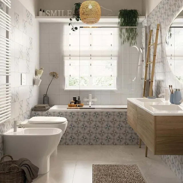 Geometrie discrete decorano questo bagno moderno con vasca - Idea Leroy Merlin
