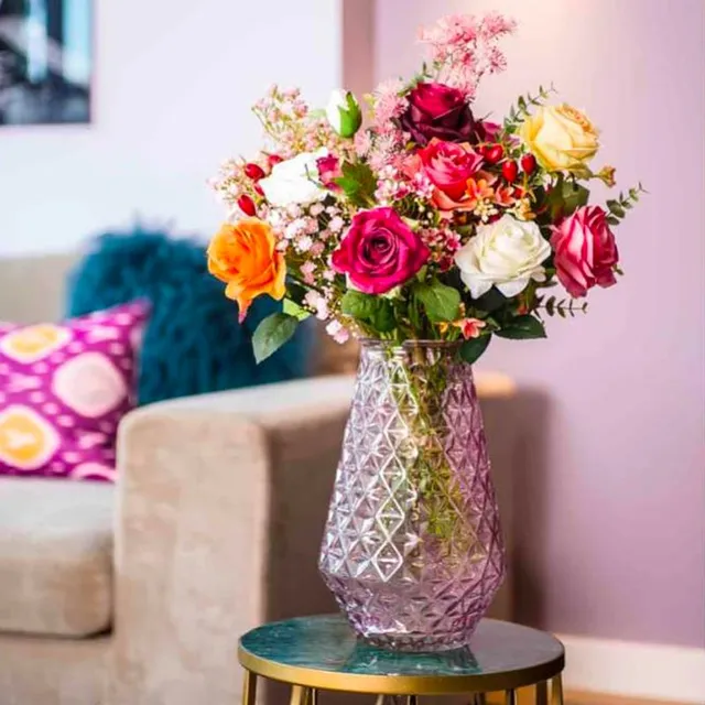 Decorazioni per il soggiorno con i fiori finti: 10 idee e foto