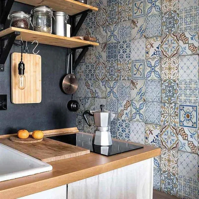 Anche in cucina il colore indaco chiaro alle pareti offre soluzioni decorative di grande effetto - Idea Leroy Merlin