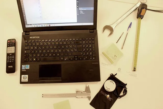 Il kit ricarica wireless di Eggtronic è la soluzione per creare un tavolo "smart"
