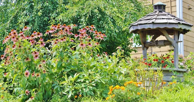 Un piccolo pozzo sistemato in giardino crea un'atmosfera magica .... - foto Pixabay