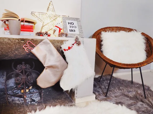Ecco le calze ultimate! L'angolo Natale è decorato con i prodotti della collezione Natale Artic Leroy Merlin