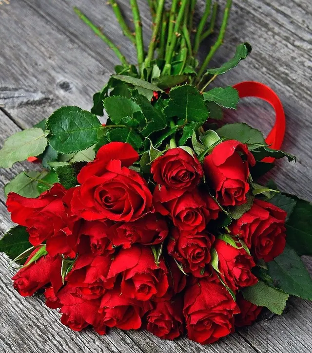 Quale regalo più bello di un mazzo di rose rosse per San Valentino? - foto Pixabay