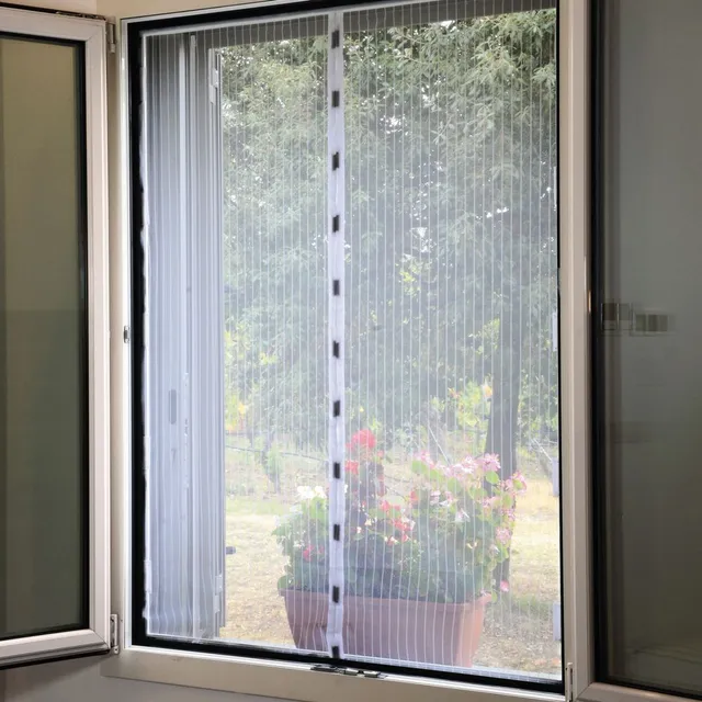 Zanzariera magnetica per le finestre di casa - Immagine Leroy Merlin