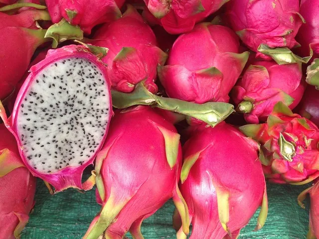 Belli e buoni, quanto bizzarri, i "dragon fruit" meritano un posto nella composizione di frutta - foto Pixabay