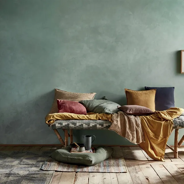 Con scampoli di stoffa puoi ricoprire i cuscini del divano – foto Leroy Merlin