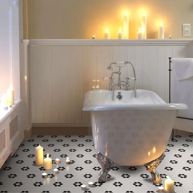 Piastrelle effetto cementine danno il giusto tocco di eleganza al bagno in stile classico  - Idea Leroy Merlin