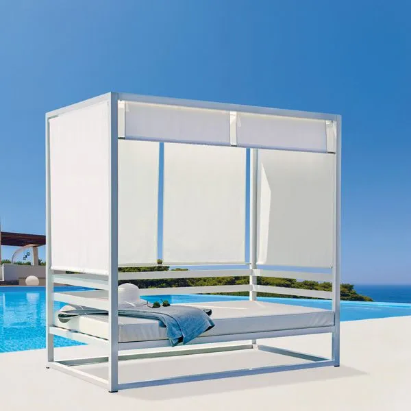 Il letto da esterno con baldacchino è la soluzione perfetta per spiagge e grandi spazi verdi – Leroy Merlin