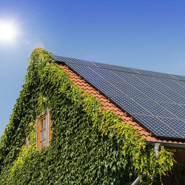 La casa sostenibile con l'impianto fotovoltaico - Credits: shutterstock