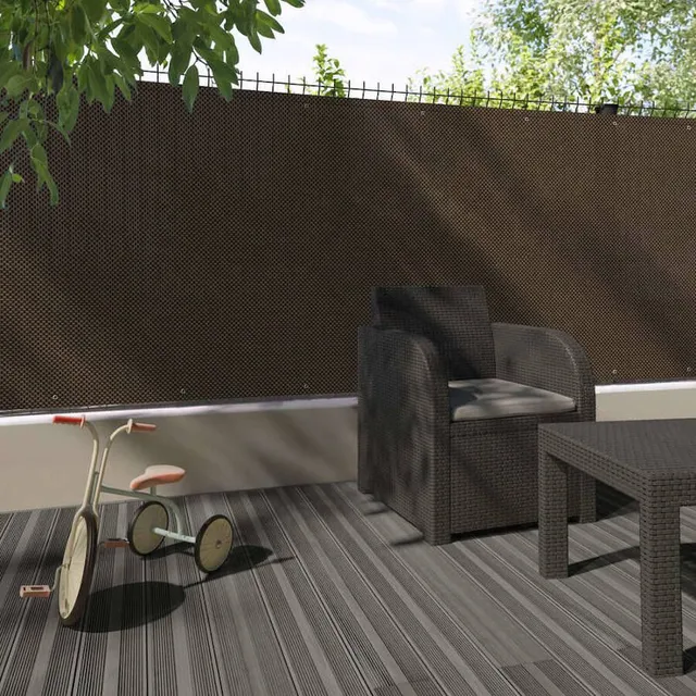 Le reti ombreggianti possono rivestire i divisori terrazzi in alluminio  - Idea Leroy Merlin
