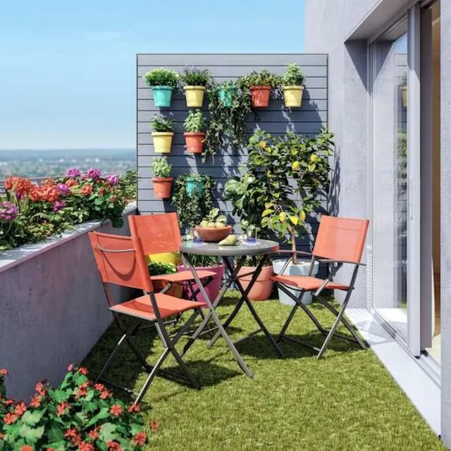 Decora i divisori dei terrazzi con le piante - Idea Leroy Merlin