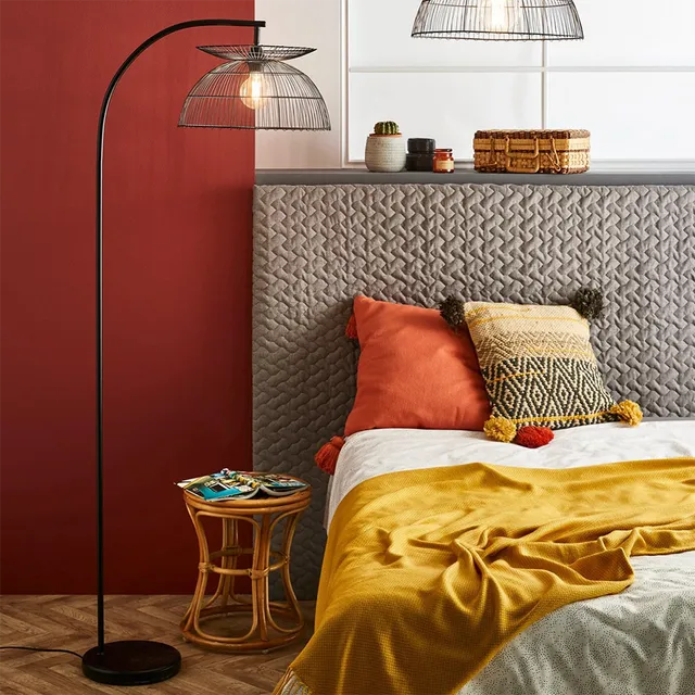 Ispirazione per scegliere una lampada da terra a fianco del letto - Leroy Merlin