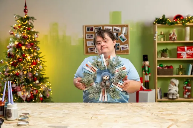 Come realizzare una ghirlanda di Natale in stile Snow - Leroy Merlin
